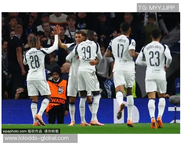 中超精彩对决尤文图斯大胜热刺乌龙球引发全场热烈反响 中超精彩对决尤文图斯大胜热刺乌龙球引发全场热烈反响