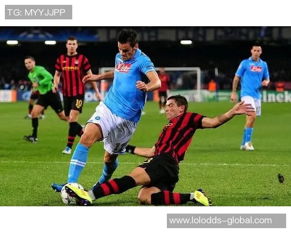 足总杯精彩对决波尔图与那不勒斯激战成平局绝杀瞬间引发全场欢呼 足总杯精彩对决波尔图与那不勒斯激战成平局绝杀瞬间引发全场欢呼