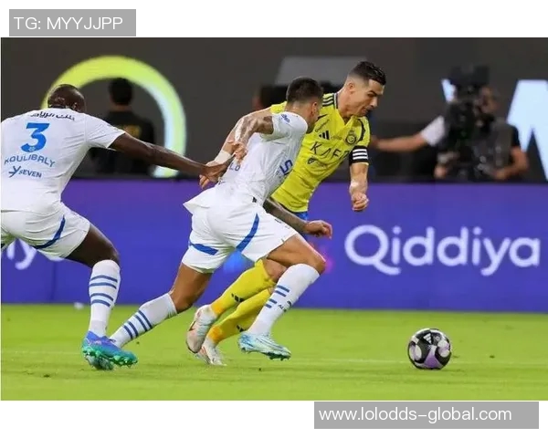 国王杯激战尤文图斯与AC米兰战平乌龙球瞬间引发全场热议与欢呼