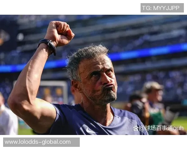 国王杯惊现冷门那不勒斯逆转里昂补时绝杀全场沸腾